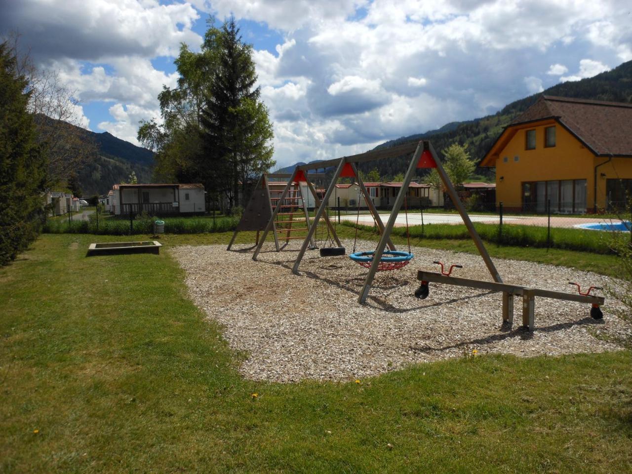Albatross Mobile Homes On Camping Bella Austria Sankt Peter am Kammersberg Dış mekan fotoğraf